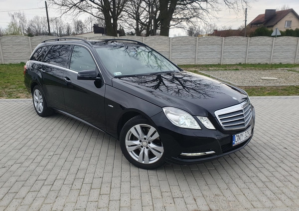 Mercedes-Benz Klasa E cena 52500 przebieg: 252000, rok produkcji 2012 z Włodawa małe 562